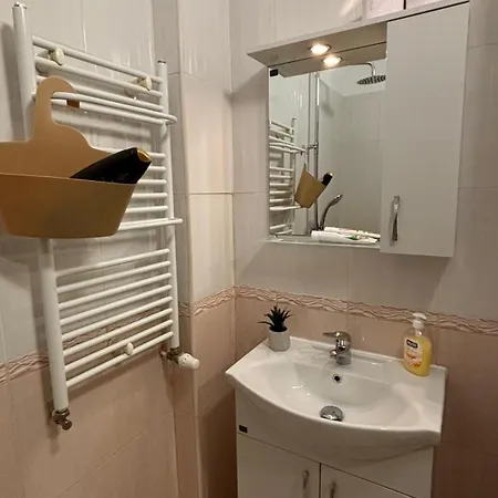 Quiet 2 Bedrooms Downtown