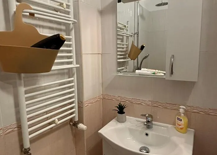 Quiet 2 Bedrooms Downtown