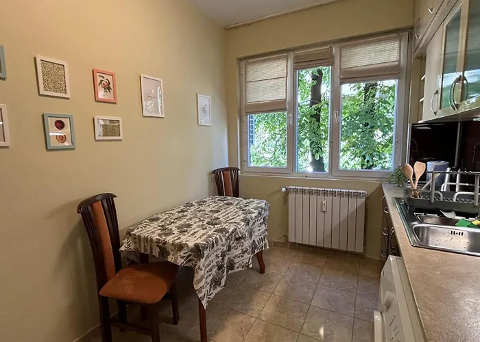 Quiet 2 Bedrooms Downtown Apartment *